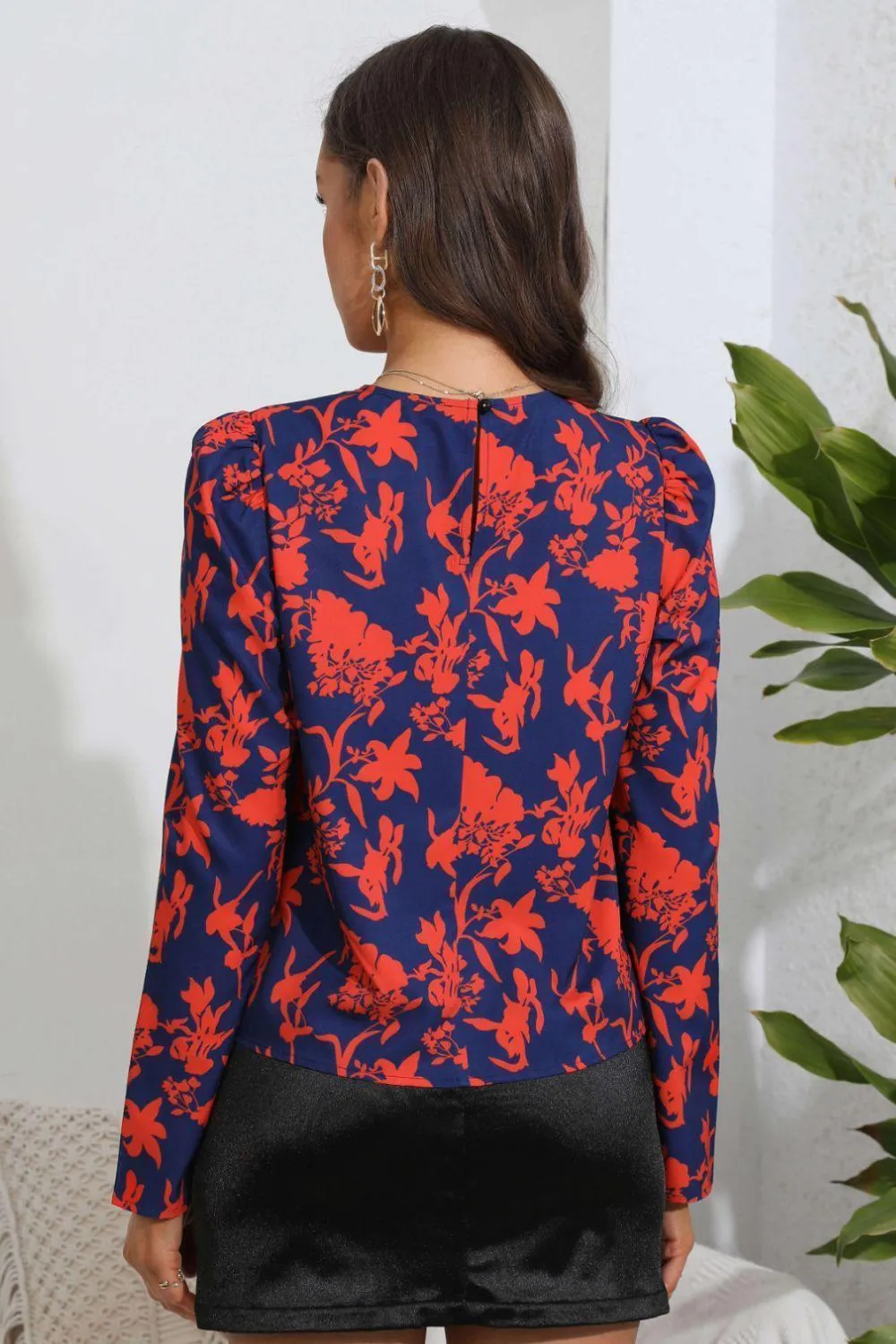Sharp Round Neck Floral Long Sleeve Blouse